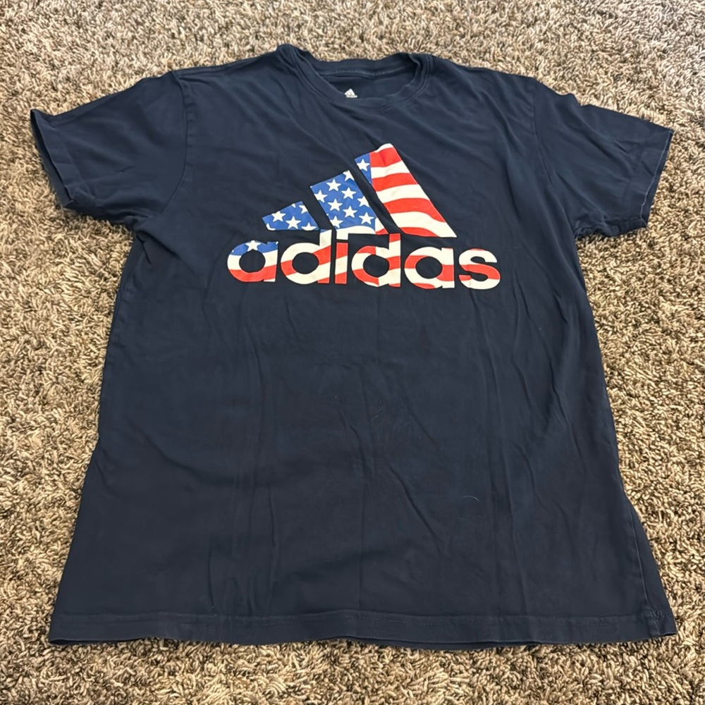 Men’s adidas tshirt. Size medium *